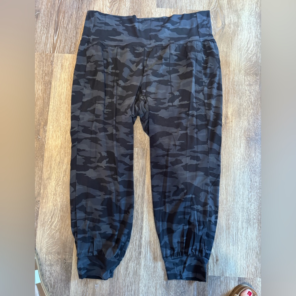 Athleta‎ Salutation Camo Jogger, 3X .